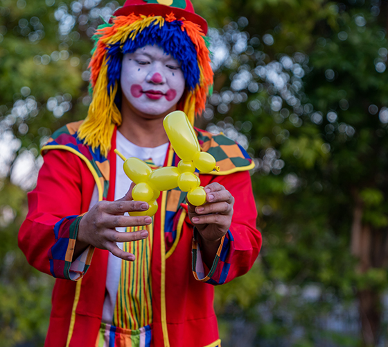 Clown with Balloon Twisting